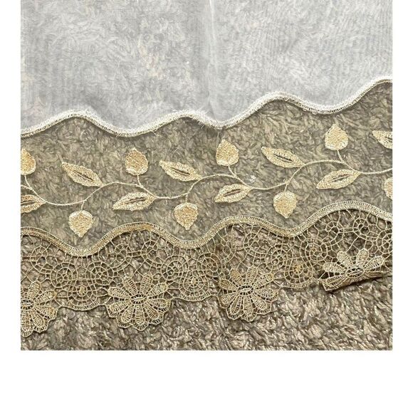 Set Of 3 Vintage Lace Floral Curtain Valances Scalloped Lace Cottagecore 28”X25” - Picture 2 of 7